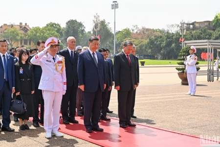 Tổng Bí thư, Chủ tịch Trung Quốc Tập Cận Bình vào Lăng viếng Chủ tịch Hồ Chí Minh