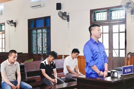 Chế tác hơn 4 kg vàng lậu đeo vào người để đưa từ Lào về Việt Nam