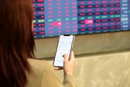 Chứng khoán khối ngoại 17/4: Bán ròng áp đảo với giá trị gần 4.700 tỷ đồng