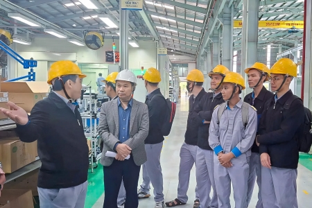 THACO INDUSTRIES tổ chức đào tạo "kiến thức về hiện tượng phóng/xả tĩnh điện ESD (ANSI/S20.20)”