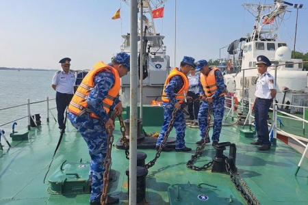 Bộ Tư lệnh Vùng Cảnh sát biển 1 kiểm tra công tác sẵn sàng chiến đấu bảo vệ dịp Lễ tại Hải đội 102