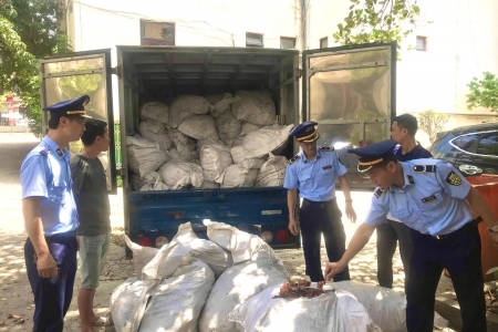 Lạng Sơn: Phát hiện, xử lý hơn 1,3 tấn chân gà không rõ nguồn gốc xuất xứ