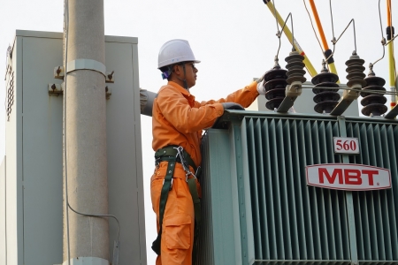 PC Quảng Ninh: Nhiều dịch vụ điện lực tiện ích - nâng cao chất lượng phục vụ khách hàng