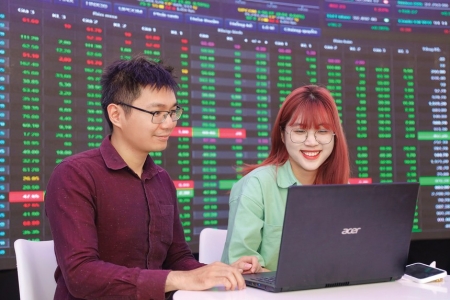 Chứng khoán phiên chiều 24/4: Cổ phiếu Vingroup khởi sắc kéo chỉ số thị trường vọt hơn 12 điểm
