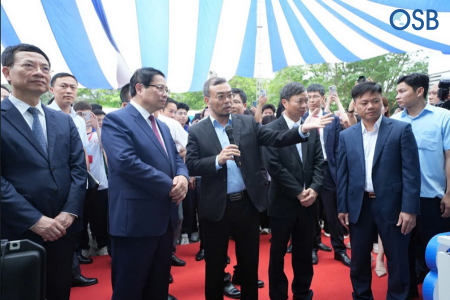 Thủ tướng Phạm Minh Chính thăm gian hàng OSB Group tại Lễ phát động phong trào thi đua “Cả nước thi đua đổi mới sáng tạo và chuyển đổi số”