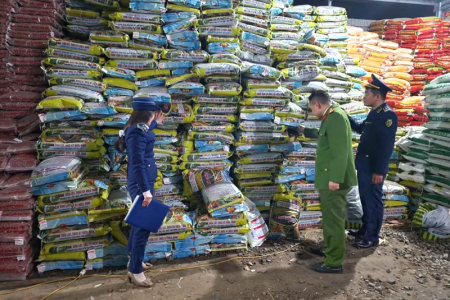 Vụ 67 tấn phân bón giả nhãn hiệu: Lỗ hổng nào cần được siết chặt?