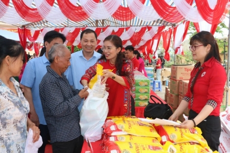 Đình Lập lan tỏa yêu thương tại Chương trình Chợ Nhân đạo