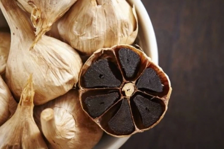 Tỏi đen có công dụng tuyệt vời cho sức khỏe, nhưng lại là "đại kỵ" với một số người