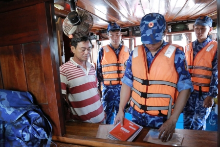 Liên tiếp bắt giữ tàu cá vi phạm IUU trên vùng biển Tây Nam