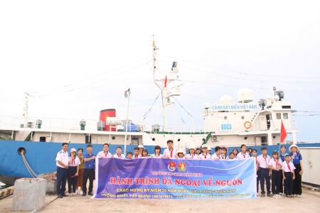 Tuyên truyền Kỷ niệm 50 năm Ngày Giải phóng miền Nam, thống nhất đất nước tại Trường Tiểu học và THCS Hàm Ninh