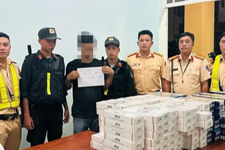 Tạm giữ đối tượng vận chuyển 149 cây thuốc lá lậu