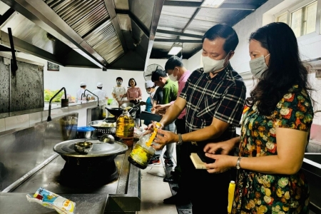 Hà Nội: Phát hiện nhiều vi phạm về an toàn thực phẩm tại Công ty may liên doanh Plummy