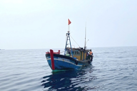 Quảng Trị: Bộ đội Biên phòng phát hiện, bắt giữ hai tàu cá đánh bắt thuỷ sản trái phép