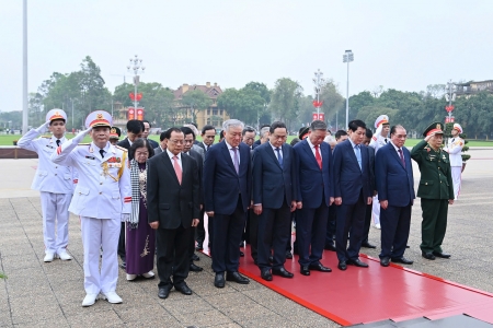 Lãnh đạo Đảng, Nhà nước vào Lăng viếng Chủ tịch Hồ Chí Minh nhân dịp 30/4