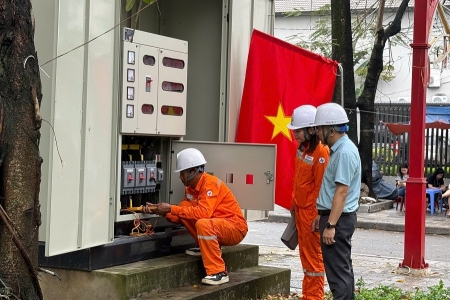 Tổng công ty Điện lực miền Bắc bố trí hơn 1.000 ca trực đảm bảo cung cấp điện dịp 30/4-1/5