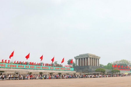 Hà Nội: Du khách hồ hởi tham quan các di tích Ngày Giải phóng miền Nam, thống nhất đất nước