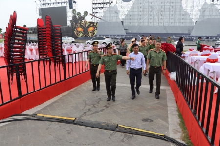 Giám đốc Công an tỉnh Quảng Ninh kiểm tra phương án đảm bảo an ninh trật tự, trật tự an toàn giao thông lễ hội Carnaval Hạ Long 2025