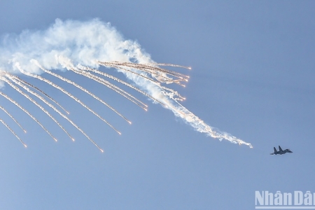Màn trình diễn của Biên đội không quân tại Lễ kỷ niệm 50 năm Ngày Giải phóng miền nam, thống nhất đất nước