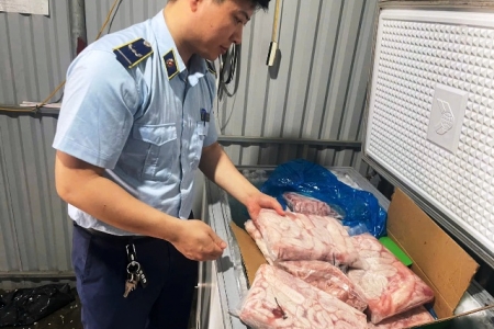 Phát hiện 360 kg nội tạng không rõ nguồn gốc tại một cơ sở kinh doanh thực phẩm ở Nghệ An