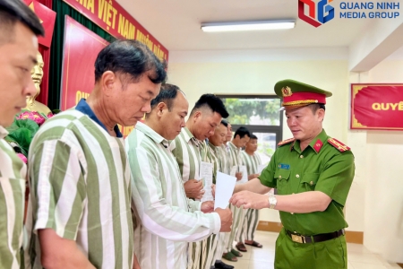 Công an tỉnh Quảng Ninh công bố quyết định đặc xá của Chủ tịch nước cho 23 phạm nhân