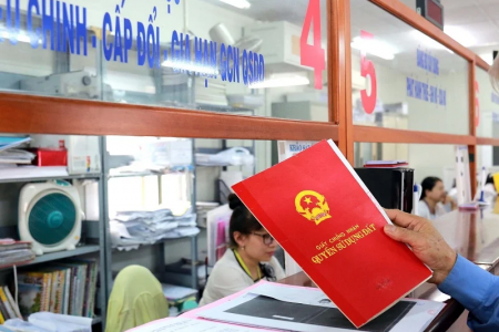 Lý do TP. Hồ Chí Minh đề xuất, chính quyền cấp xã được thu hồi đất, cấp sổ hồng