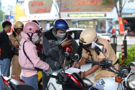 Xử lý 8.957 trường hợp vi phạm giao thông trong ngày nghỉ lễ 1/5