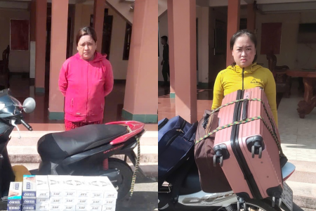 Long An: Phát hiện, bắt giữ 2 phụ nữ vận chuyển 1.500 gói thuốc lá nhập lậu
