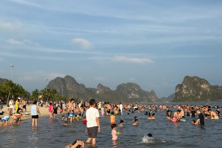 Trên 1 triệu lượt du khách đến Quảng Ninh trong 4 ngày nghỉ lễ 30/4-1/5
