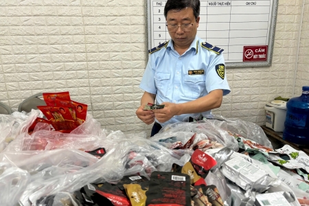 Thu giữ 3.700 sản phẩm thực phẩm đồ ăn chế biến sẵn không rõ nguồn gốc