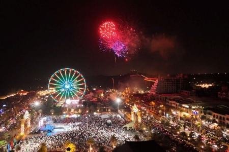 Chào hè - Summer fest 2025 tại Novaworld Phan Thiet: Bùng nổ với âm nhạc, pháo hoa và lễ té nước