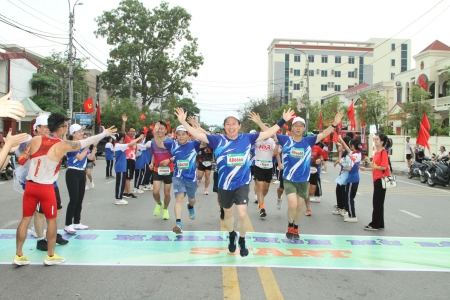 Giải chạy Bán Marathon quận An Dương mở rộng năm 2025 thu hút gần 1.800 vận động viên