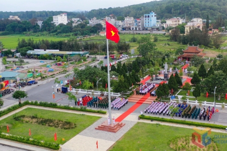 Lần đầu tiên tổ chức đồng thời Lễ thượng cờ, chào cờ và hát Quốc ca trực tiếp trên 3 đảo của Cô Tô