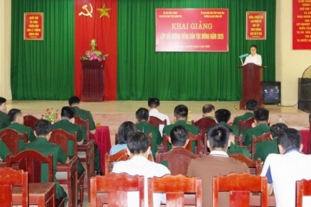 Khai giảng lớp bồi dưỡng tiếng Mông trên địa bàn biên giới