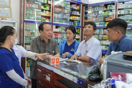 Quảng Bình kiểm tra đột xuất một số cơ sở kinh doanh thuốc