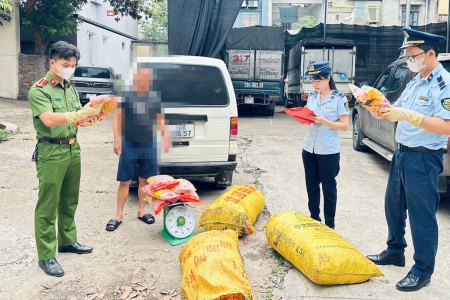 Lạng Sơn: Lực lượng chức năng liên tiếp phát hiện, thu giữ số lượng lớn thực phẩm không rõ nguồn gốc