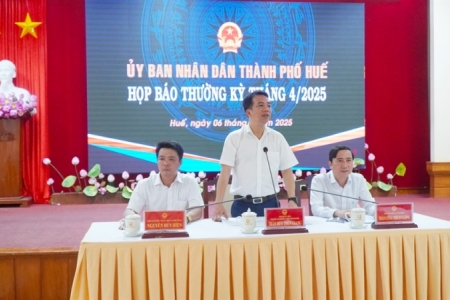 Huế - Việc mua sắm máy vi tính tập trung "nóng" tại cuộc Họp báo thường kỳ tháng 4/2025