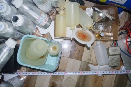 Triệt phá lò sản xuất nước hoa giả quy mô 50 tỷ đồng