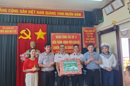 Đoàn công tác của tỉnh Thanh Hóa thăm cán bộ, chiến sĩ và Nhân dân Trường Sa, Nhà giàn DK I