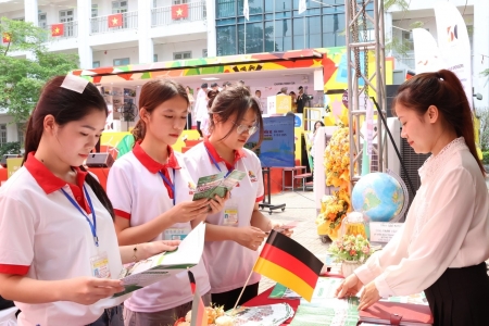 Khai mạc “Chuyến xe hướng nghiệp” tại Bắc Ninh