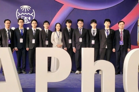 Tám học sinh Việt Nam tham dự Olympic vật lý Châu Á năm 2025 đều giành huy chương