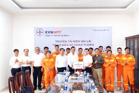 Tổng giám đốc EVNNPT kiểm tra công tác quản lý vận hành và động viên người lao động trực xuyên lễ tại Gia Lai