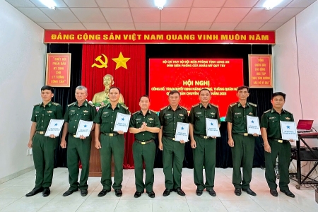 Bộ đội Biên phòng Long An trao quyết định nâng lương, thăng quân hàm cho Quân nhân chuyên nghiệp năm 2025