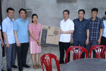 Kiểm tra việc thực hiện chương trình xóa nhà tạm, nhà dột nát tại huyện Văn Lãng