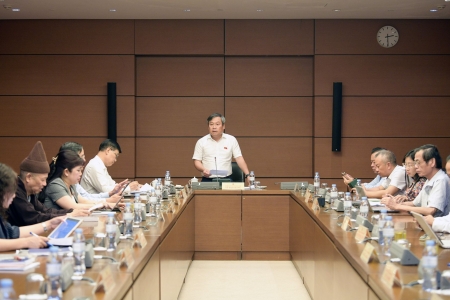 Phó Chủ tịch Quốc hội Vũ Hồng Thanh: Đề nghị bỏ quy định UBND cấp xã ban hành quyết định để thực hiện phân cấp