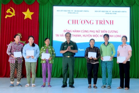 “Đồng hành cùng phụ nữ biên cương” tại xã Bình Thạnh, huyện Mộc Hóa