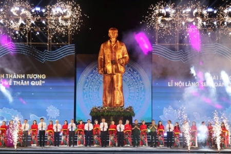 Lễ hội Làng Sen toàn quốc 2025: Tôn vinh Chủ tịch Hồ Chí Minh và khánh thành tượng đài “Bác Hồ về thăm quê”