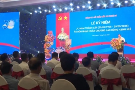 Công ty cổ phần Bến xe Nghệ An đón nhận Huân chương Lao động hạng Nhì