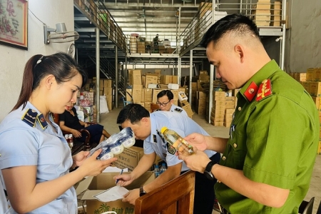 Xử phạt nghiêm cơ sở kinh doanh mỹ phẩm giả mạo nhãn hiệu và nhập lậu