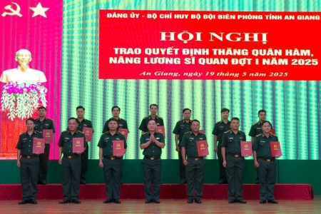 Bộ đội Biên phòng tỉnh An Giang: Trao quyết định thăng quân hàm, nâng lương Sĩ quan đợt I năm 2025