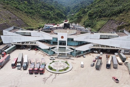 Tập trung tháo gỡ vướng mắc, khai thông động lực phát triển KKT Cửa khẩu quốc tế Cầu Treo